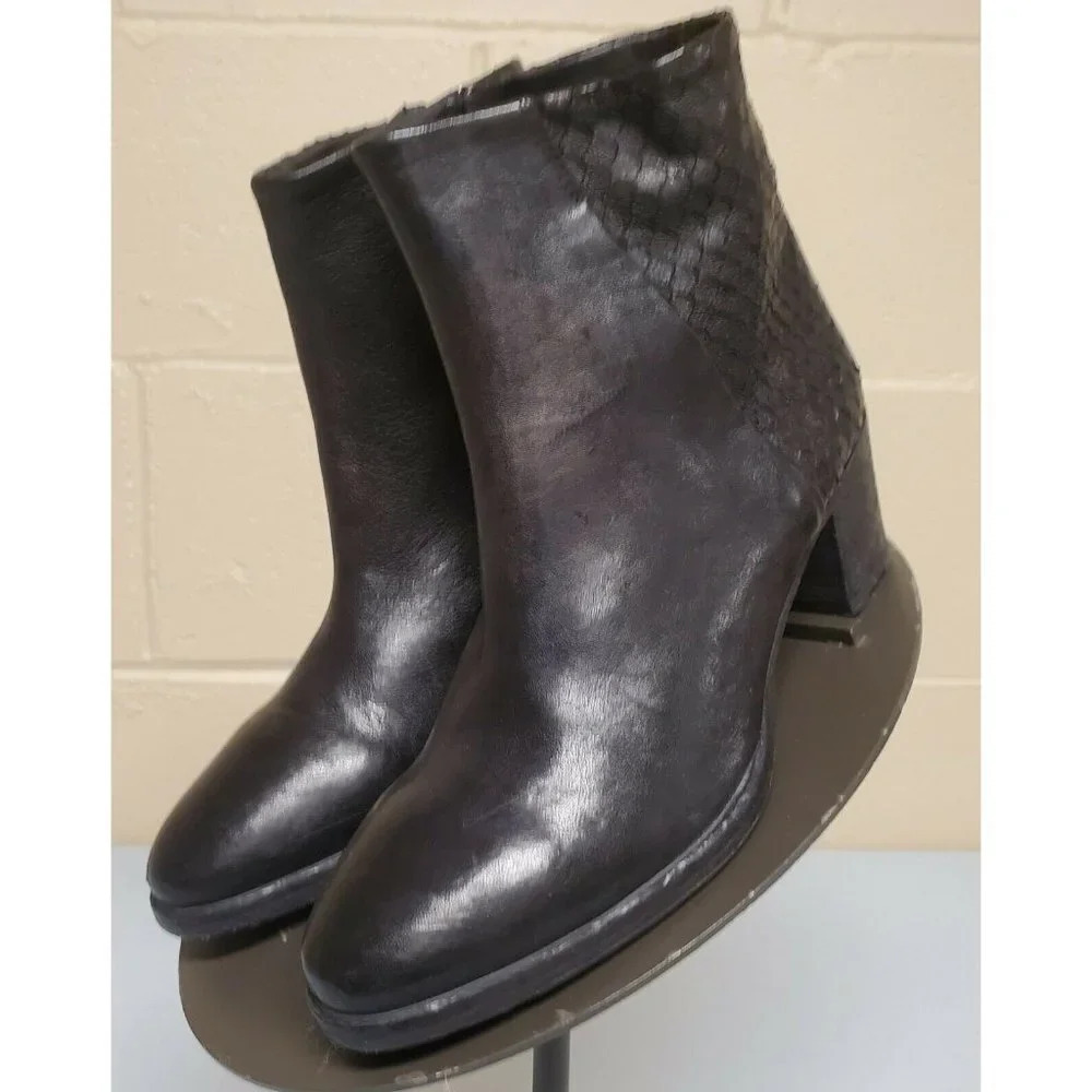 Gidigio Black Leather Reptile Design Bootie/Ankle